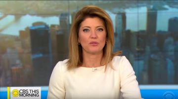 Michael Kors Stretch Bouclé Crêpe Robe Fourreau porté par Norah O'Donnell sur CBS, Ce Matin, le 2 avril 2019