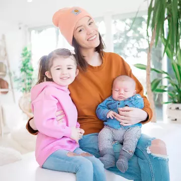 Le pull rouille de Roxane sur son compte instagram @babychoufamily.fr