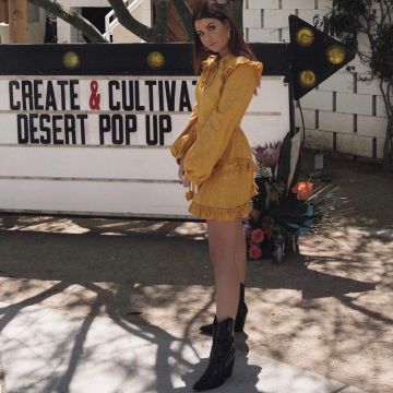 Disfruta de las botas occidentales de Phoenix en la cuenta de instagram de @enjoyphoenix