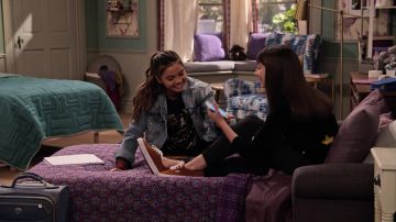 Vans Authentic Suede Sneakers worn by Molly (Lauren Lindsey Donzis) in No Good Nick (S01E05)