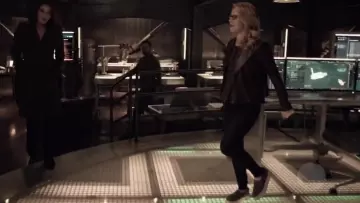 Vince Warren Suede Platform Skate Sneakers worn by Felicity Smoak (Emily Bett Rickards) in Arrow (S07E20)