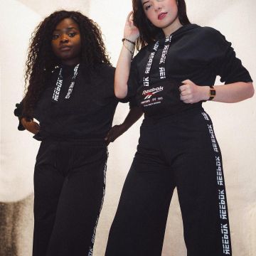 Le pantalon noir de Clara Marz sur le compte instagram de @claramarz