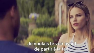 Le debardeur rayé ras de cou de Erin (Halston Sage) dans The Last Summer