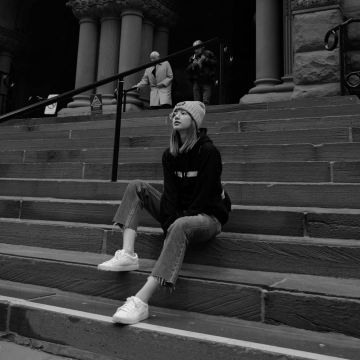 Bonnet en cachemire porté par Lisa sur l'Instagram account @lalalalisa_m