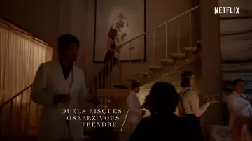 La veste de blazer blanche dans WHAT / IF Saison 1