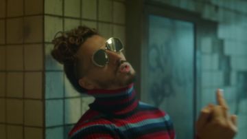 El suéter de cuello de tortuga Moncler usado por N.O.S en el clip Au DD de PNL
