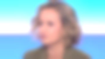 La blusa usada por Caroline Roux en C dans l'air del 19 de abril de 2019