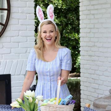 El vestido a cuadros azul cielo que lució Reese Witherspoon en su cuenta de Instagram