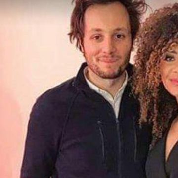 La veste zippée Lacoste portée par Vianney sur un post Instagram