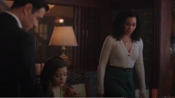 Chelsea28 Print Midi Skirt in Green Eden Dots worn by Macy Vaughn (Madeleine Mantock) in Charmed (S01E19)
