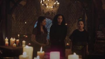 Vestido Madewell Button Wrap usado por Mel Vera (Melonie Diaz) en Charmed (S01E19)