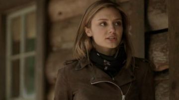 All Saints Braided Wyatt Biker Jacket usado por Megan Morrison (Christine Evangelista) en The Arrangement (S01E03)
