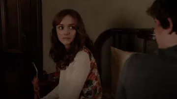 Anthropologie Bloomsbury Pullover worn by Emma Decody (Olivia Cooke) in Bates Motel (S02E10)