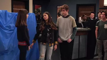 Future State Wave Tee worn by Nick (Siena Agudong) in No Good Nick (S01E07)