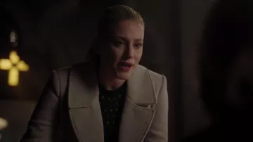Le manteau gris Forever New de Betty Cooper (Lili Reinhart) dans Riverdale (S03E20)