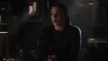 Le pull bleu imprimé léopard Rag & Bone de Betty Cooper (Lili Reinhart) dans Riverdale (S03E20)