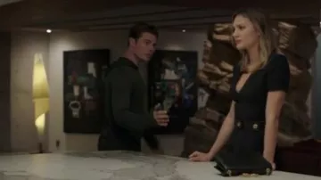 Alexander McQueen à encolure en V Évasée Mini Robe portée par Megan Morrison (Christine Evangelista) dans L'Arrangement (S02E03)