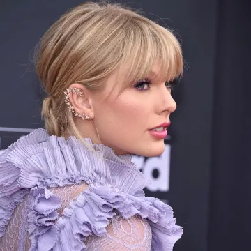 Stefere 18K Pink Gold Stars Earcuff worn by Taylor Swift for Billboard Music Awards May 1, 2019