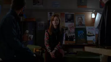Marni Edition People Print Crepe Blusa usada por Norrie Calvert-Hill (Mackenzie Lintz) en Under the Dome (S02E11)