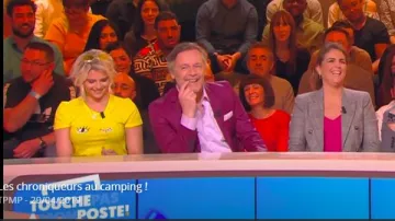 Le tee shirt clin d'oeil de Kelly Vedovelli dans Touche pas à mon poste le 29.04.2019
