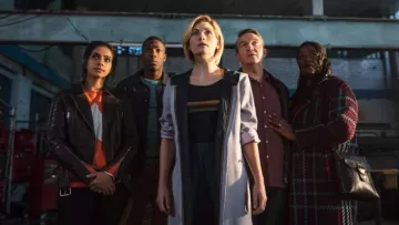 Réplique Voyageur Manteau porté par Le Médecin (Jodie Whittaker) comme vu dans Doctor Who S11E01