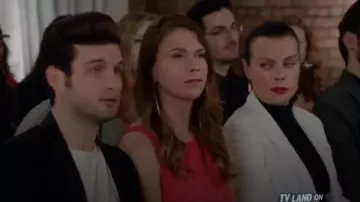 M Missoni Robe en Maille Chevron porté par Liza Miller (Sutton Foster) chez les Jeunes (S01E11)