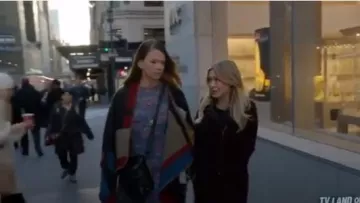 Burberry Prorsum Check Blanket Poncho worn by Liza Miller (Sutton Foster) in Younger (S01E11)