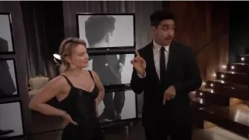 Dolce & Gabbana Chasuble Robe Corset porté par Kelsey Peters (Hilary Duff) chez les Jeunes (S02E03)