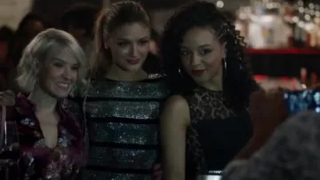 Mini vestido metálico a rayas de Balmain usado por Megan Morrison (Christine Evangelista) en The Arrangement (S02E08)