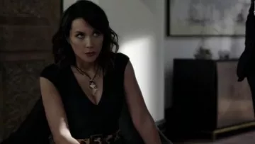 Vestido de Judith & Charles Atlas usado por Deann Anderson (Lexa Doig) en The Arrangement (S02E08)