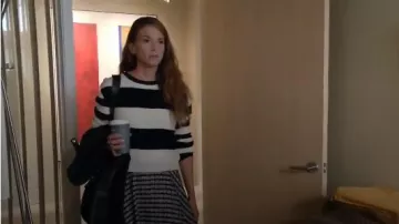 Boutique Moschino Recadrée Côtelé Rayé Chandail de Laine portés par Liza Miller (Sutton Foster) chez les Jeunes (S02E04)