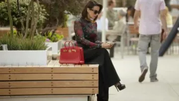 Saint Laurent Tribute T-Strap Platform Sandal usada por Deann Anderson (Lexa Doig) en The Arrangement (S02E10)