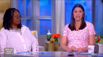 Zac Posen Patrón abstracto Jacquard Vestido compacto de punto usado por Abby Huntsman en The View 1 de mayo de 2019