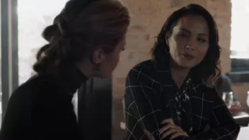 Jenny Bird Saros Hoop Pendientes usados por Deann Anderson (Lexa Doig) en The Arrangement (S02E10)