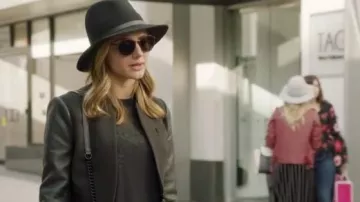 Bcbgmaxazria Zip-Waist Coat usado por Megan Morrison (Christine Evangelista) en The Arrangement (S02E10)