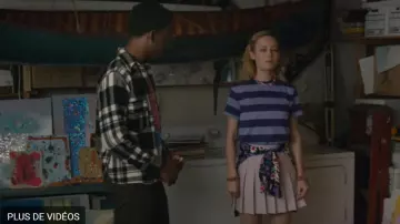 La jupe plissée rose de Kit (Brie Larson) dans Unicorn Store