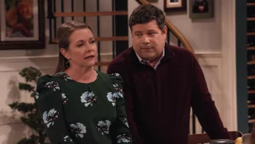 Maje Lukoise Blouse in floral print worn by Liz (Melissa Joan Hart) in No Good Nick (S01E09)