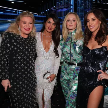 Louis Vuitton Asiatique Fleur Jacquard Slim Pantalon porté par Sophie Turner pour les Billboard Music Awards le 1er Mai 2019