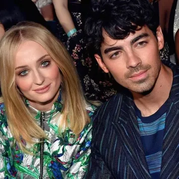 Missoni striped crew neck sweatshirt worn by Joe Jonas  for Billboard Music Awards May 1, 2019