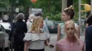 Alexis Isa Top usado por Kelsey Peters (Hilary Duff) en Younger (S03E03)