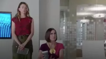 Rachel Comey Crochet Cropped Top porté par Liza Miller (Sutton Foster) chez les Jeunes (S03E03)