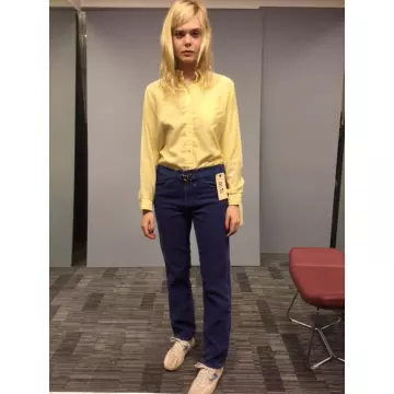 La chemise jaune de Elle Fanning sur le compte instagram de @ellefanning