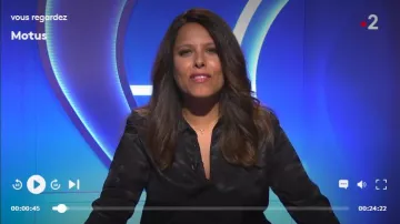 The shirt has black printed camo Myriam Seurat Motus 03.05.2019