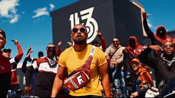 The banana Ferrari Cat Crossbody from Alonzo in her video clip On The Motorcycle feat. JUL