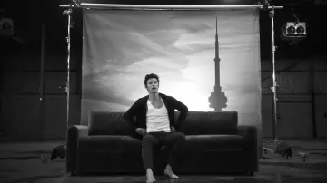 The vest end black hoody Shawn Mendes in her video clip If I Can't Have You