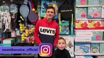 The sweatshirt Levi s new in the YouTube video I BUY EVERYTHING THAT IS BLUE - 10 min Challenge