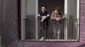 Le sweatshirt à capuche noir et blanc Dolce & Gabbana de N.O.S. dans le clip Deux Frères de PNL