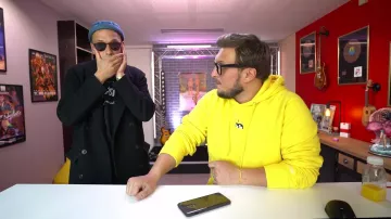 The sweatshirt yellow Visionary of Mcfly in the YouTube video IT REVERTS back to THE LAC : SPANISH (24 hours IN BARCELONA TO REVIEW) - Ep.3 of McFly & Carlito