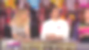 The pull art deco jacquard short sleeve Énora Malagré in Bons baisers d'europe 04.05.2019