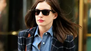 The blazer tiles Jules (Anne Hattaway) in The new intern